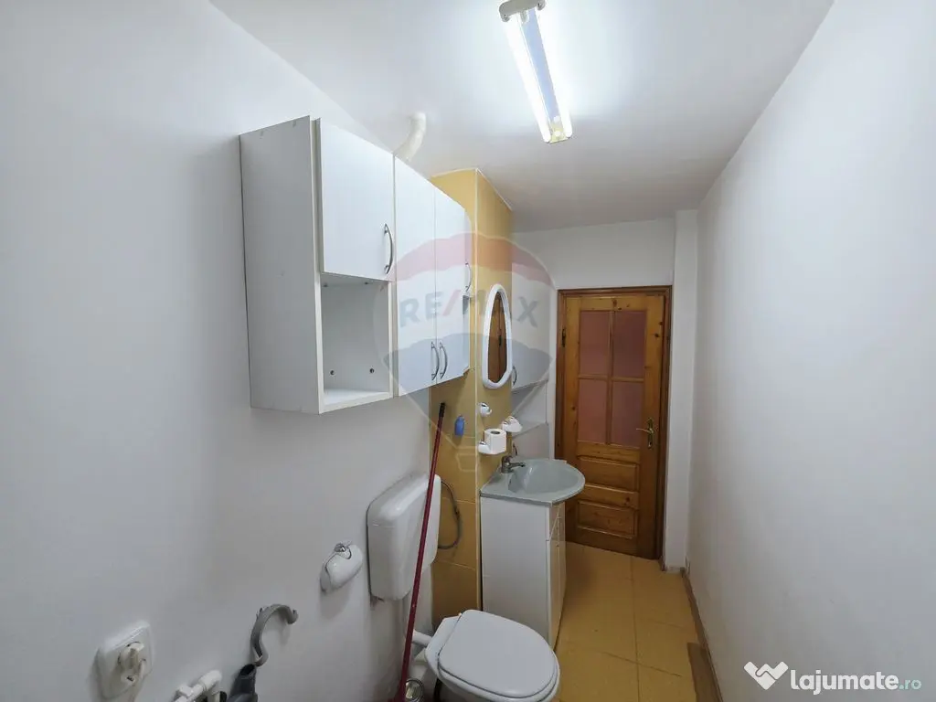 Apartament cu 4 camere de vânzare în zona Calea Romanului