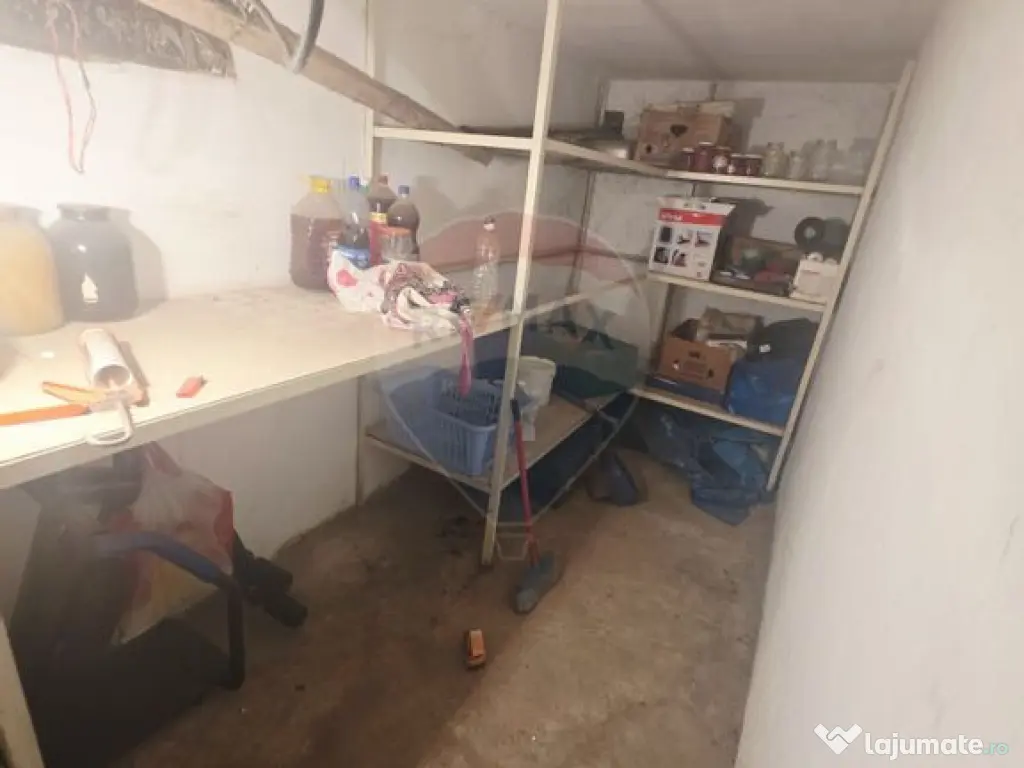 Apartament cu 4 camere de vânzare în zona Calea Romanului