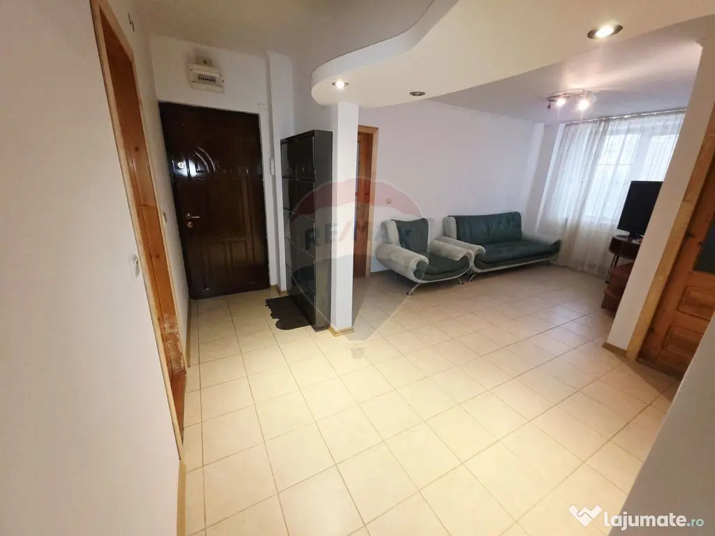 Apartament cu 4 camere de vânzare în zona Calea Romanului
