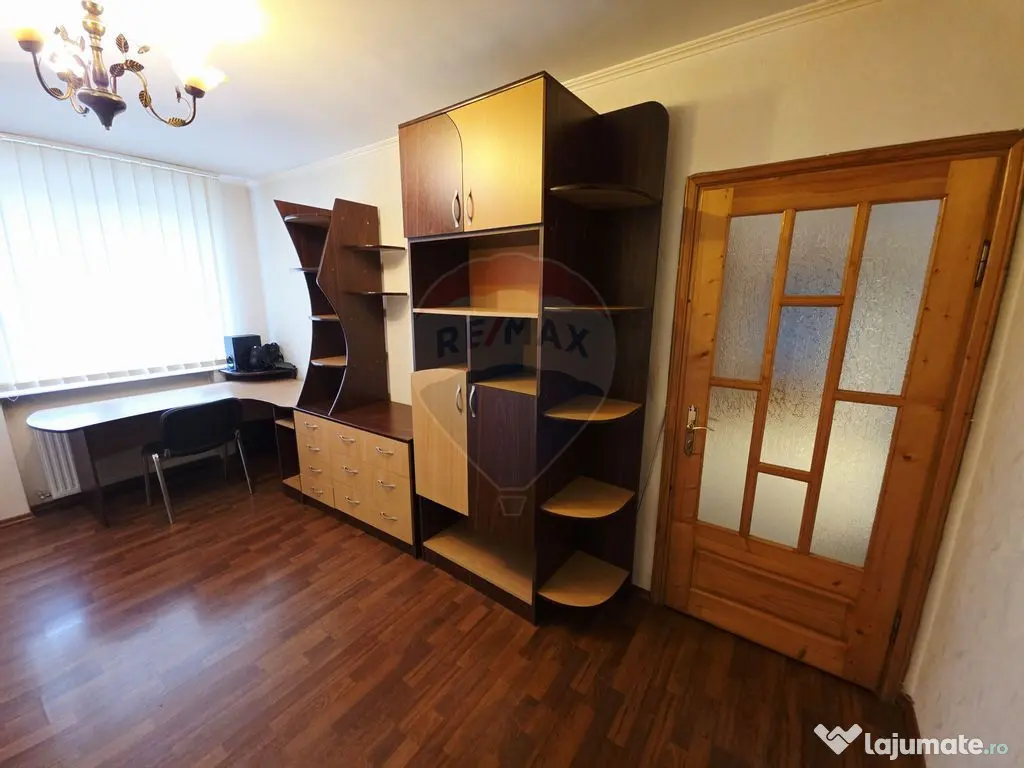 Apartament cu 4 camere de vânzare în zona Calea Romanului