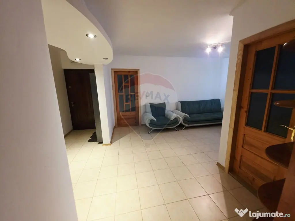 Apartament cu 4 camere de vânzare în zona Calea Romanului