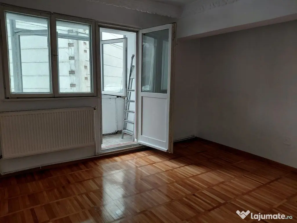 Apartament 2 camere – Port, etaj 1/4 – 3 balcoane, ce...