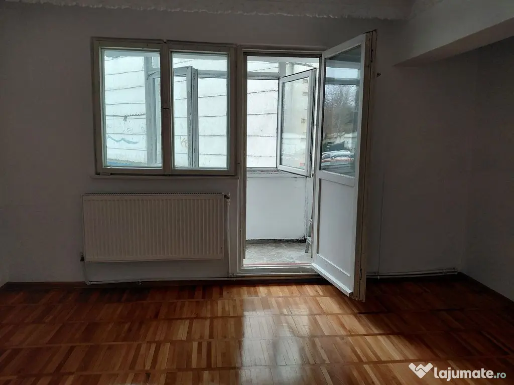 Apartament 2 camere – Port, etaj 1/4 – 3 balcoane, ce...