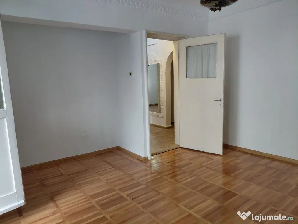 Apartament 2 camere – Port, etaj 1/4 – 3 balcoane, ce...