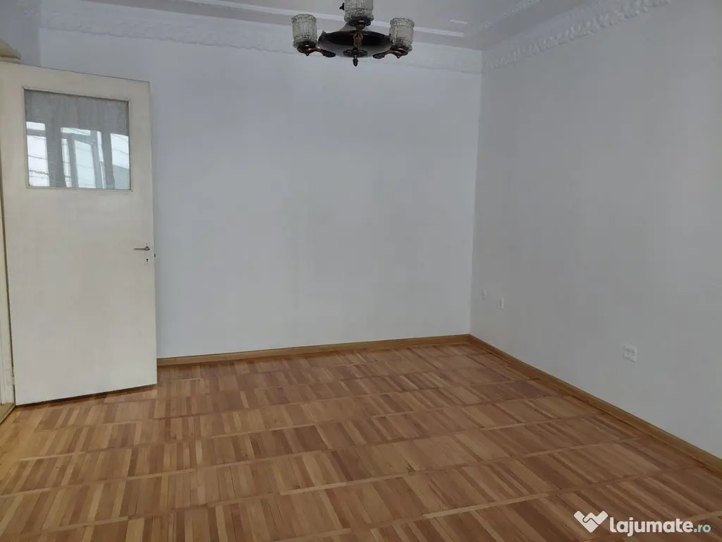 Apartament 2 camere – Port, etaj 1/4 – 3 balcoane, ce...