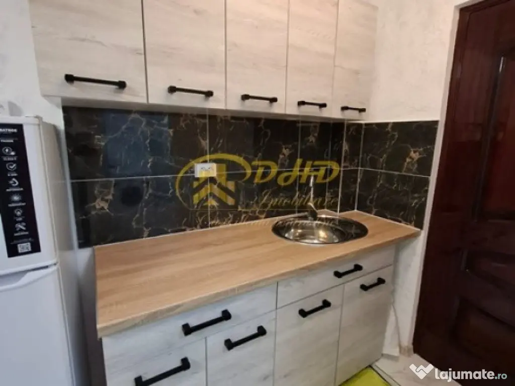 Cameră de cămin cu baie proprie,etaj 2,totul nou