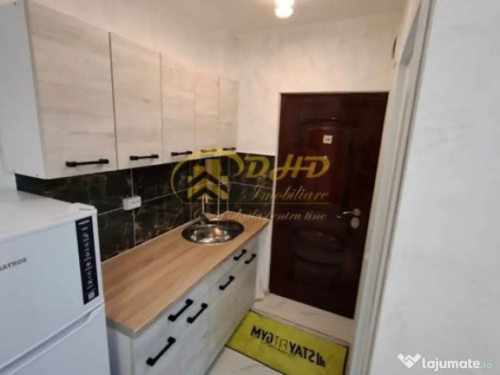 Cameră de cămin cu baie proprie,etaj 2,totul nou