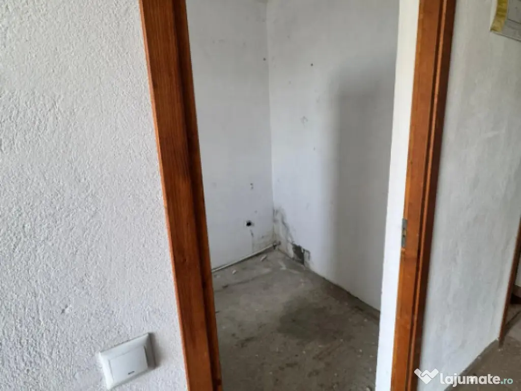 Hala de vanzare, 360 mp, zona Brestei