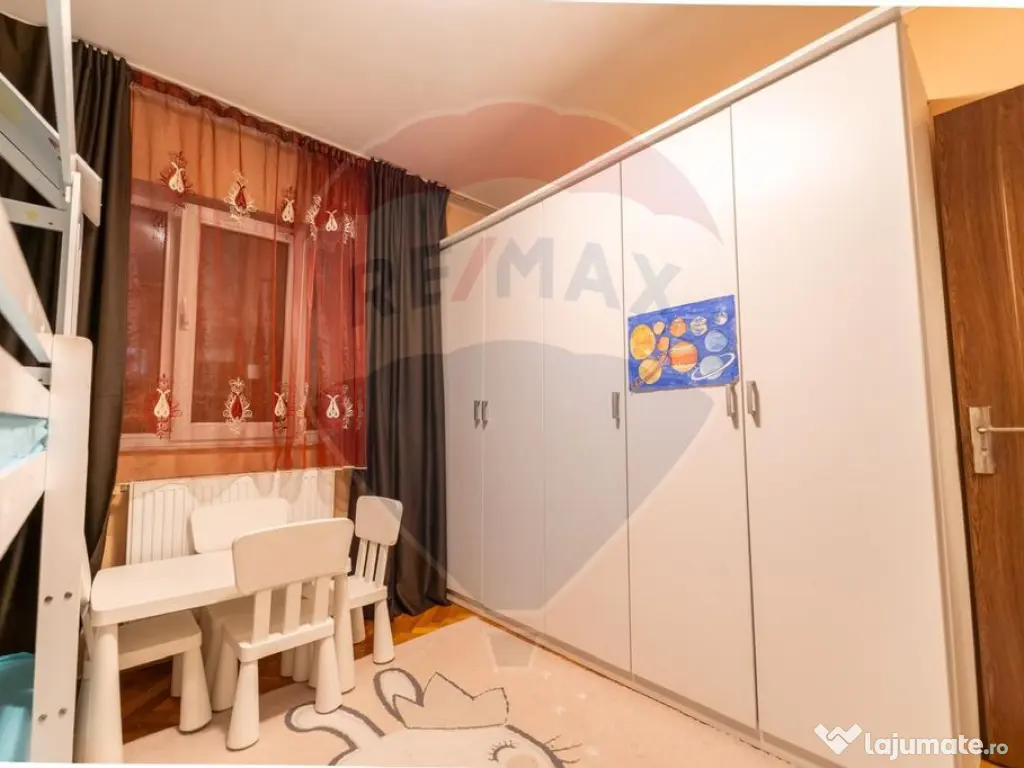 Apartament cu 3 camere de vânzare în zona Decebal 