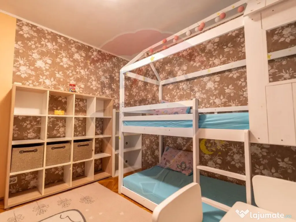 Apartament cu 3 camere de vânzare în zona Decebal 