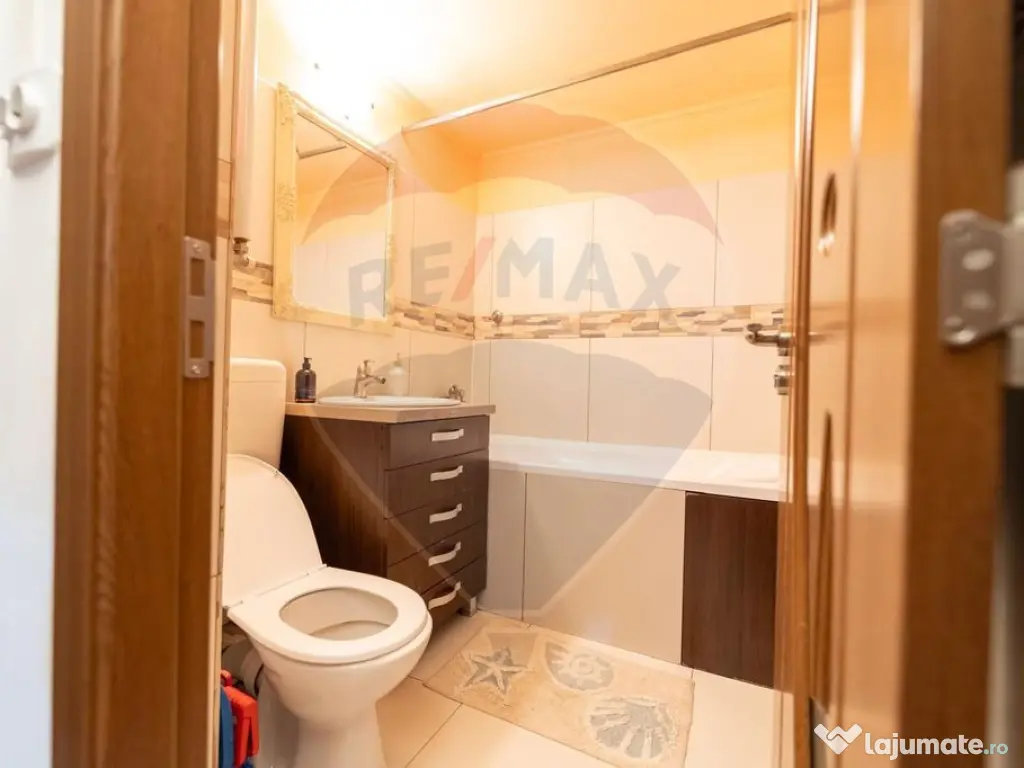 Apartament cu 3 camere de vânzare în zona Decebal 