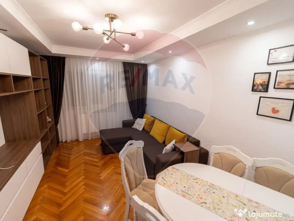 Apartament cu 3 camere de vânzare în zona Decebal 