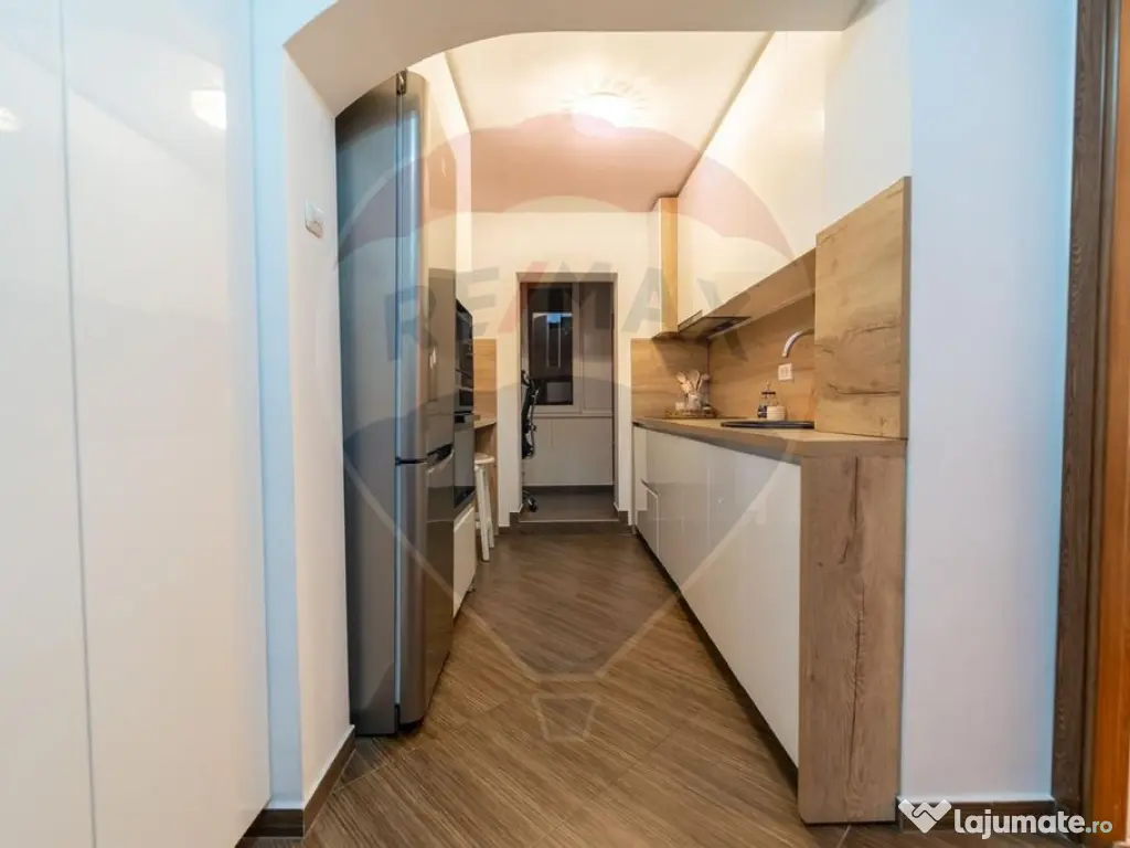 Apartament cu 3 camere de vânzare în zona Decebal 