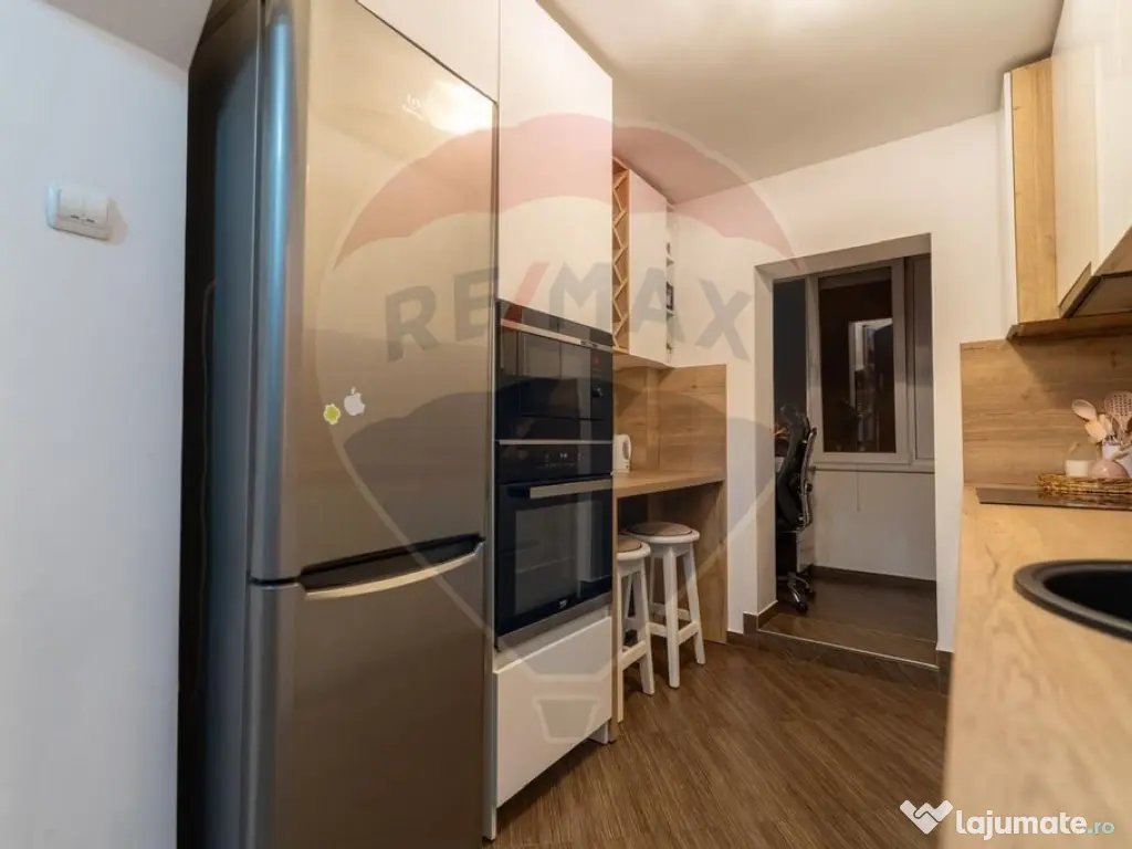 Apartament cu 3 camere de vânzare în zona Decebal 