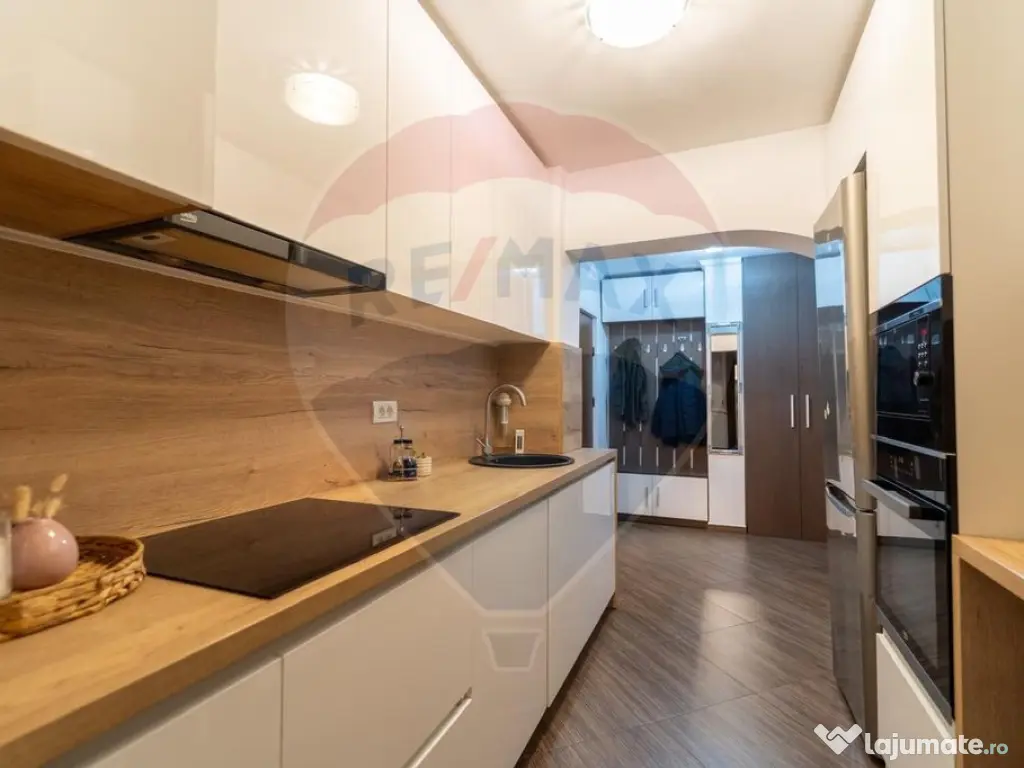 Apartament cu 3 camere de vânzare în zona Decebal 