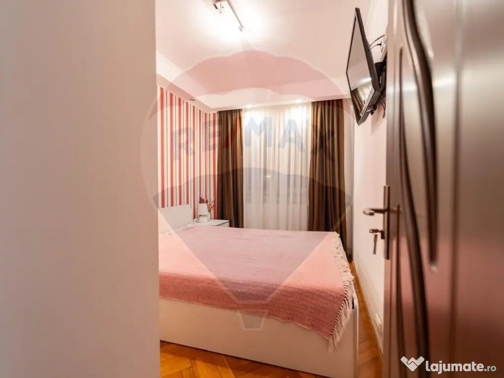 Apartament cu 3 camere de vânzare în zona Decebal 