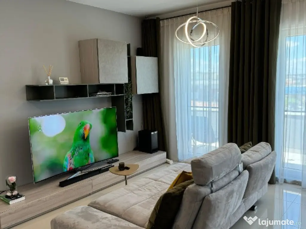 Apartament 3 camere de vanzare, zona Intre Lacuri 