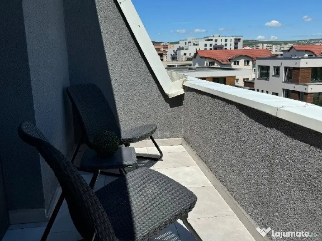 Apartament 3 camere de vanzare, zona Intre Lacuri 