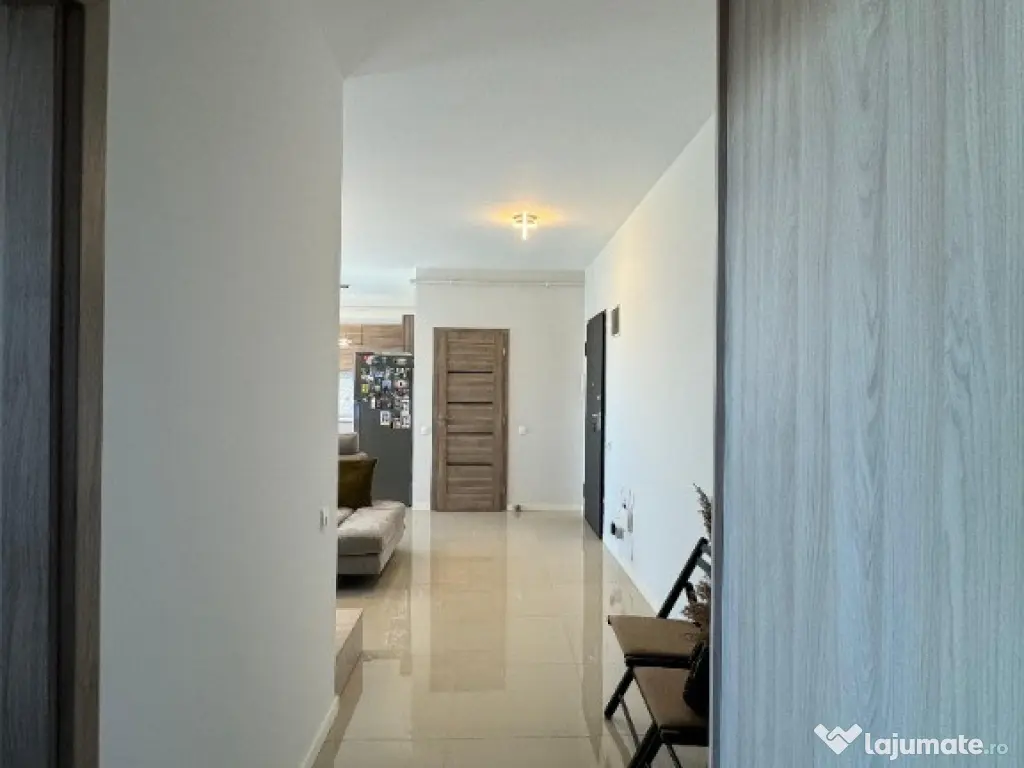 Apartament 3 camere de vanzare, zona Intre Lacuri 