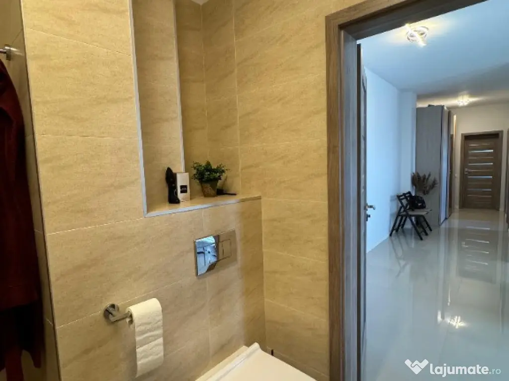 Apartament 3 camere de vanzare, zona Intre Lacuri 