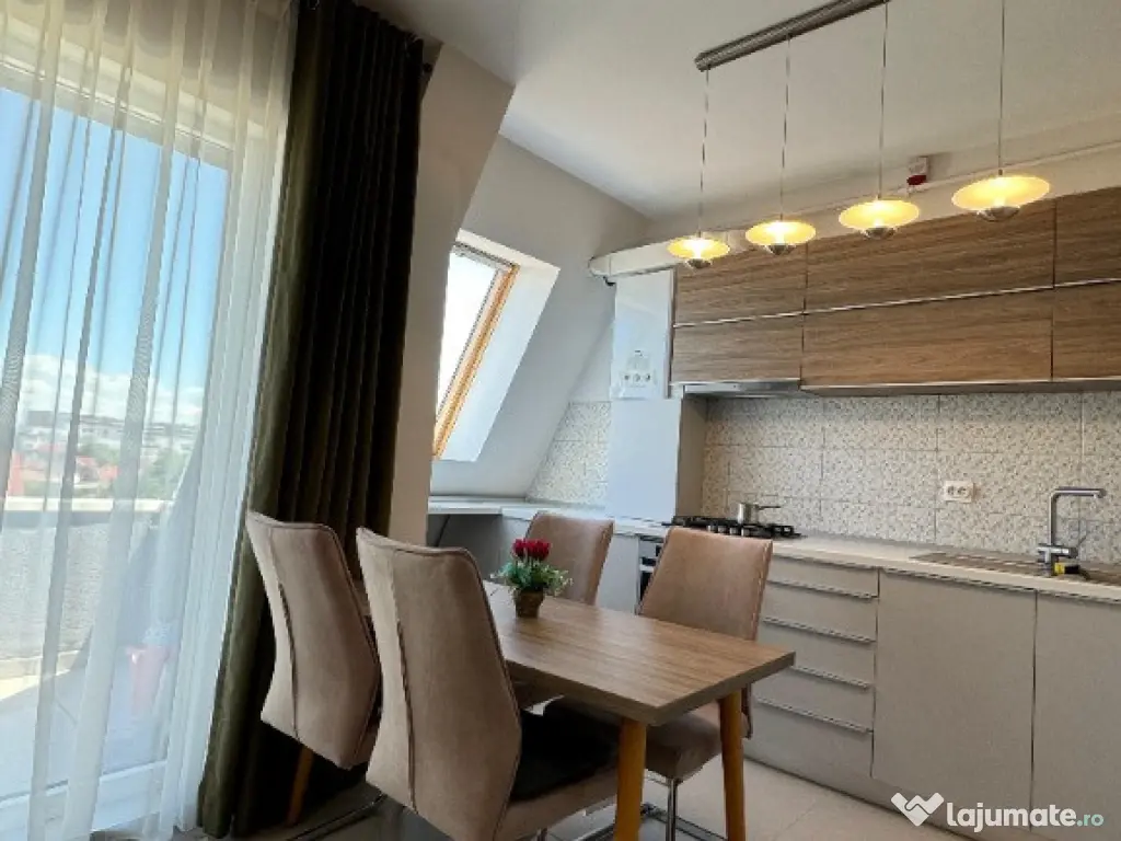 Apartament 3 camere de vanzare, zona Intre Lacuri 