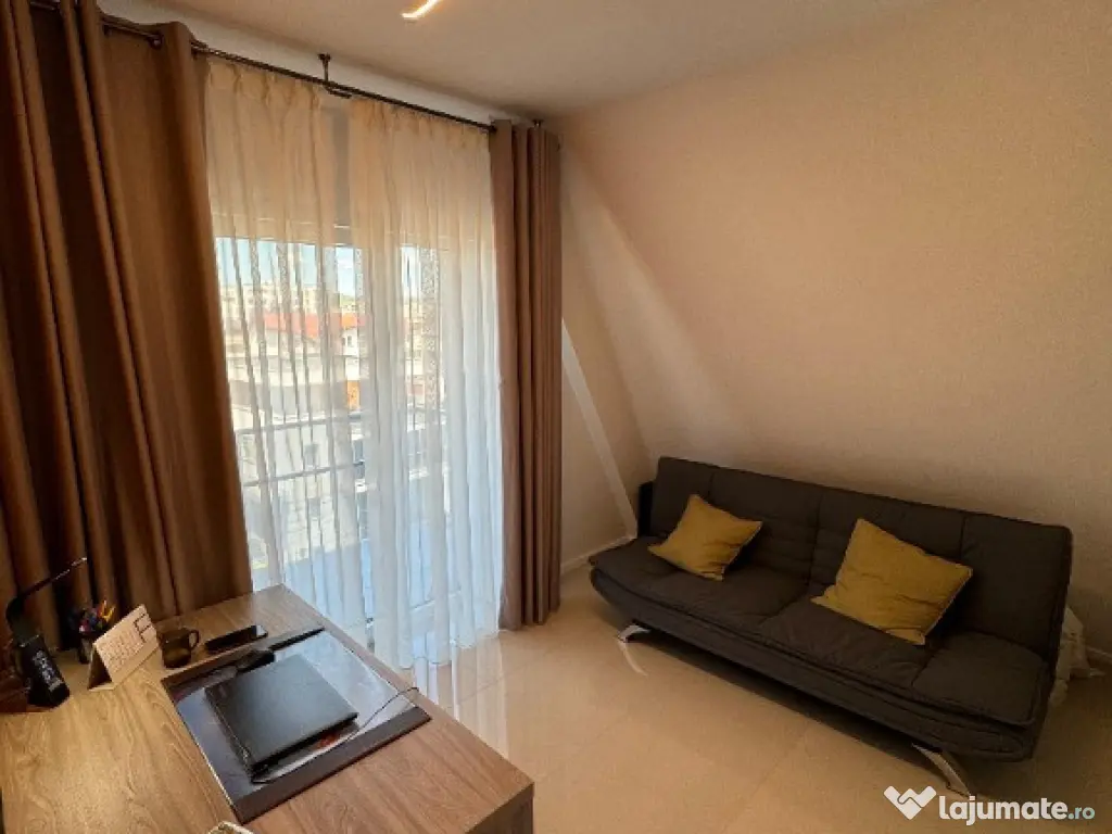 Apartament 3 camere de vanzare, zona Intre Lacuri 