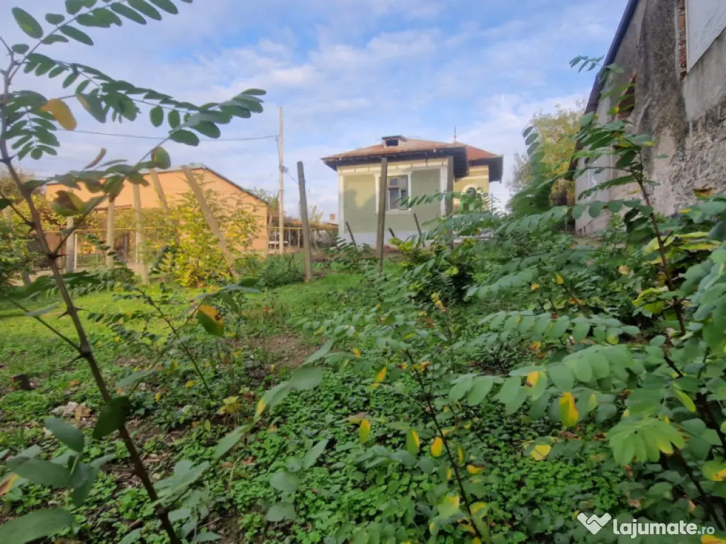 CASA DEMOLABILA ,TEREN 733 MP, DESCHIDERE STRADALA 11,5 ML