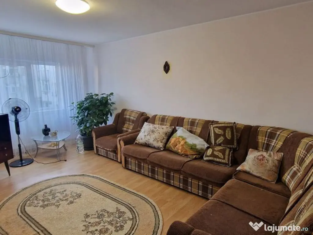 Doua camere decomandate, etajul 1. 