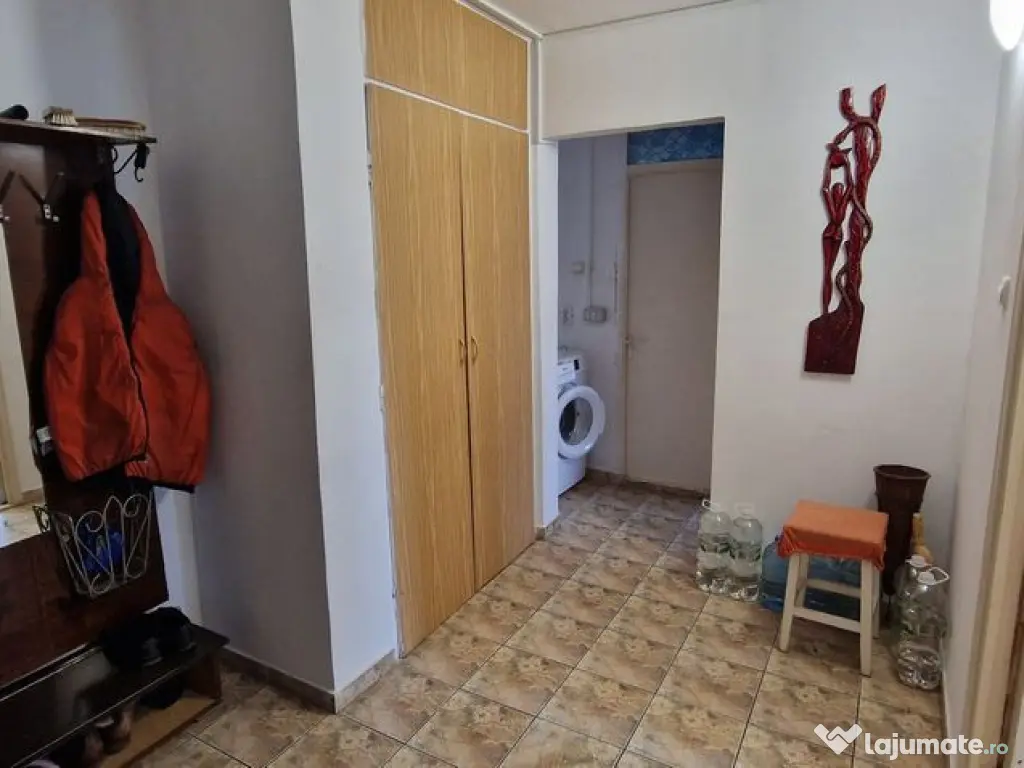 Doua camere decomandate, etajul 1. 