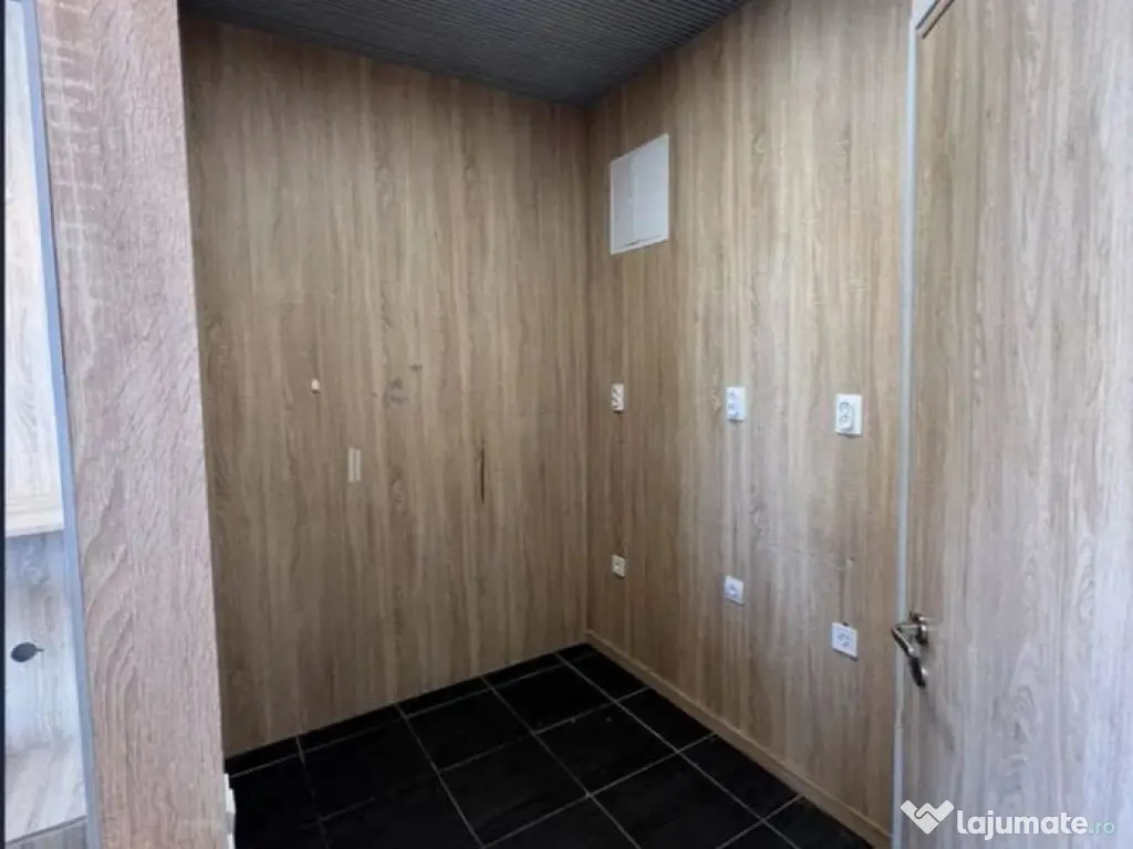 Zona Sala Palatului-Calea Victoriei 12 mp ideal cafenea 