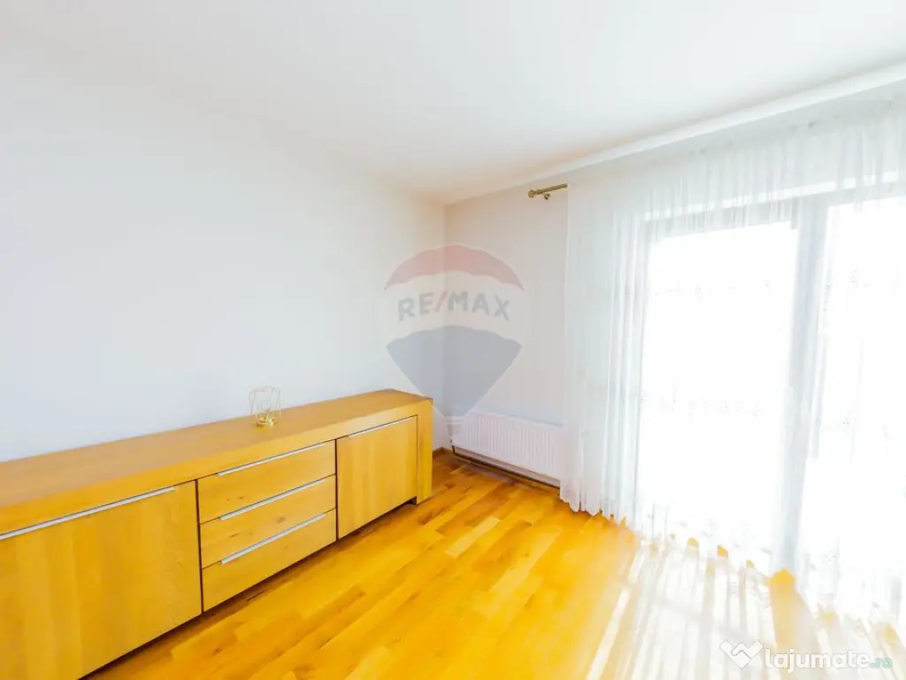 VILA DE LOCUIT/AFACERE CU TEREN GENEROS, DE VANZARE 