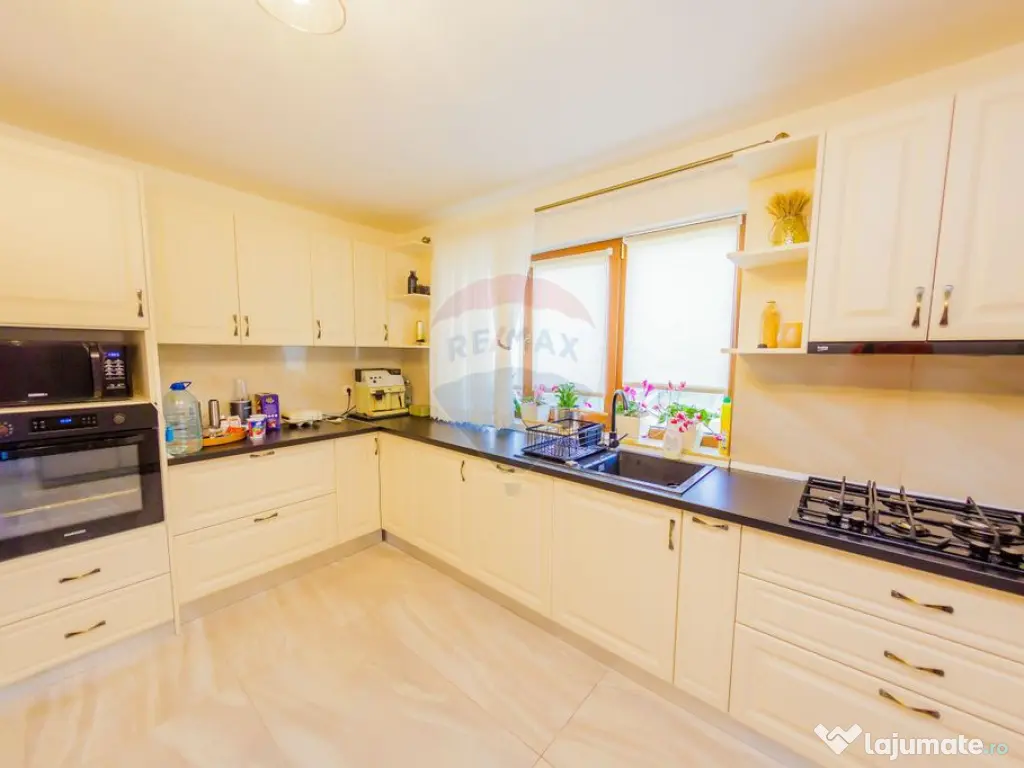 VILA DE LOCUIT/AFACERE CU TEREN GENEROS, DE VANZARE 