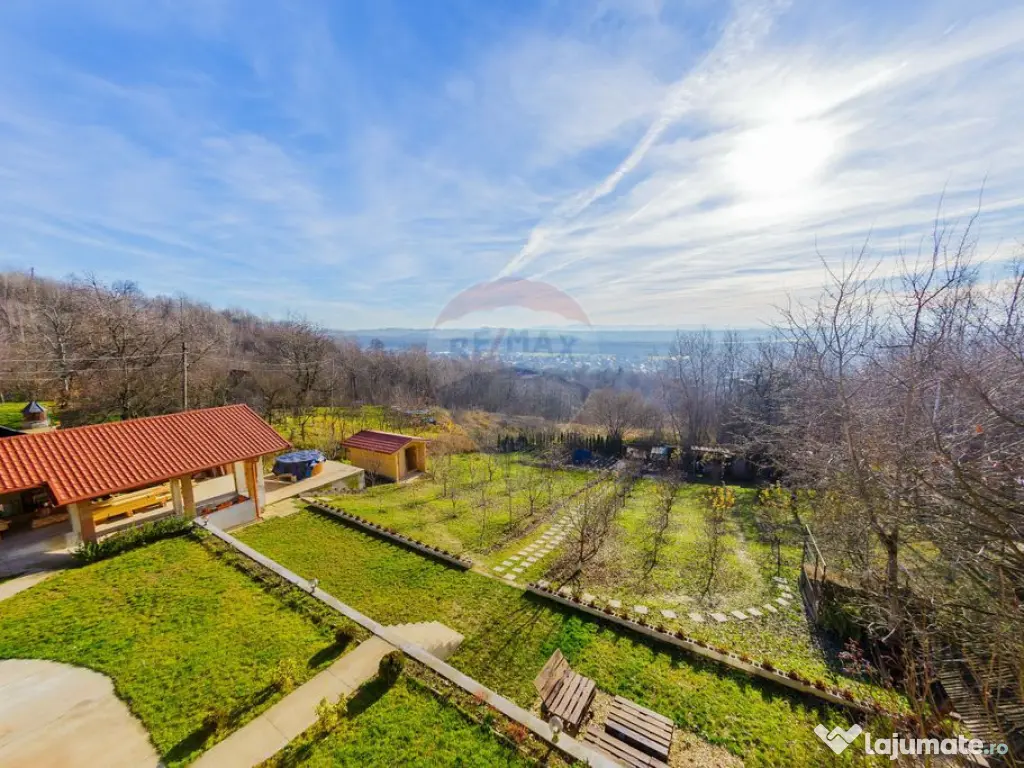 VILA DE LOCUIT/AFACERE CU TEREN GENEROS, DE VANZARE 