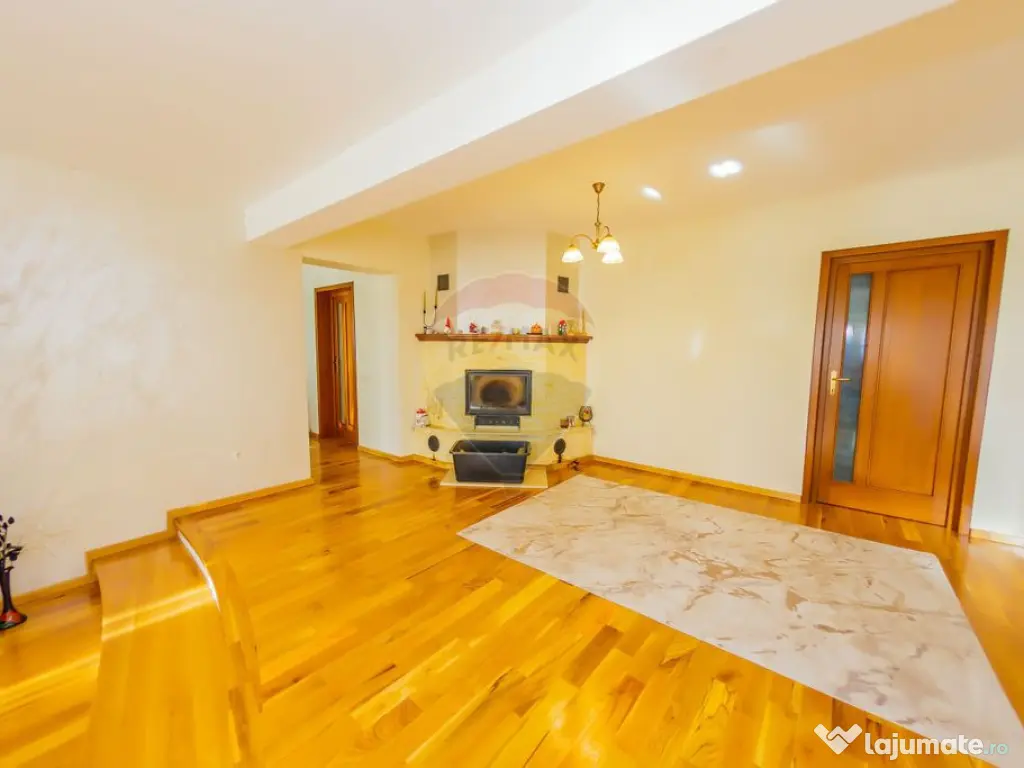 VILA DE LOCUIT/AFACERE CU TEREN GENEROS, DE VANZARE 