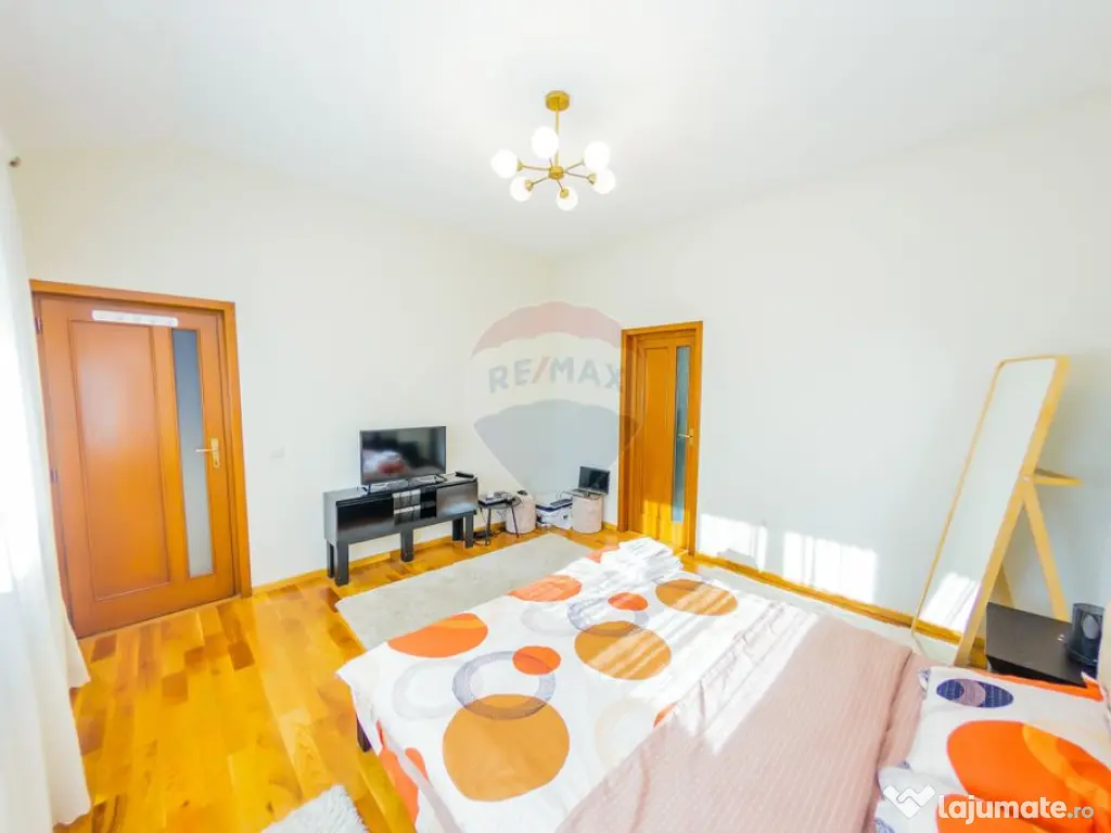 VILA DE LOCUIT/AFACERE CU TEREN GENEROS, DE VANZARE 