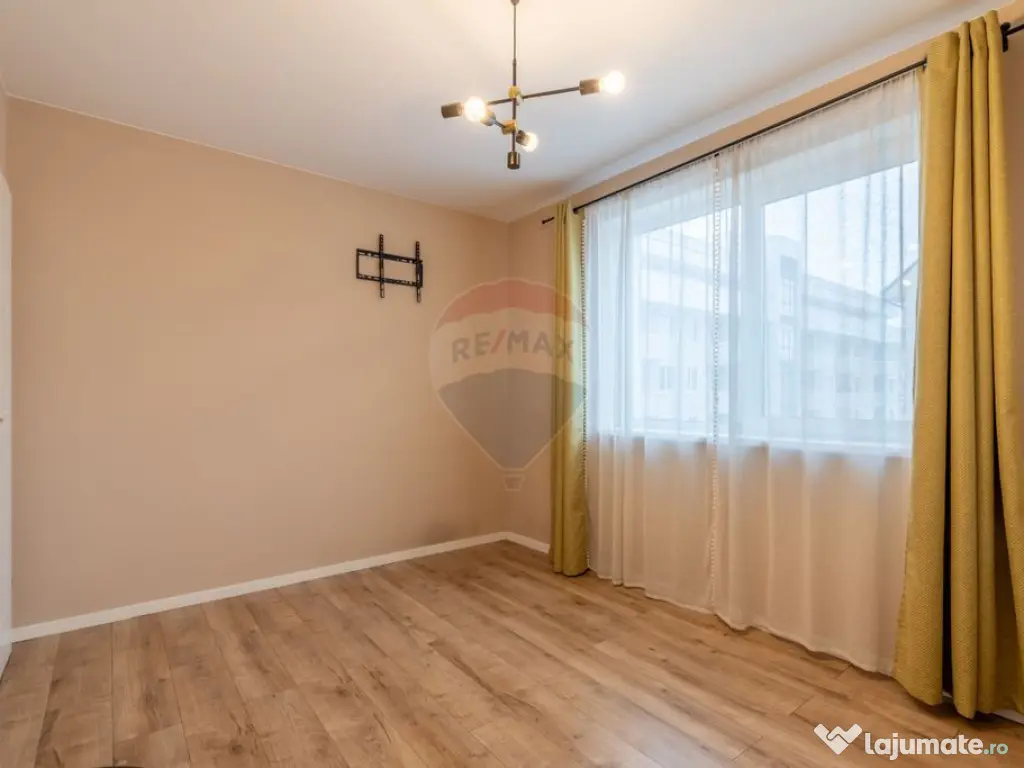 De închiriat – Apartament cu 3 camere, boxă și parca... 