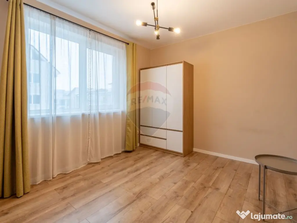 De închiriat – Apartament cu 3 camere, boxă și parca... 