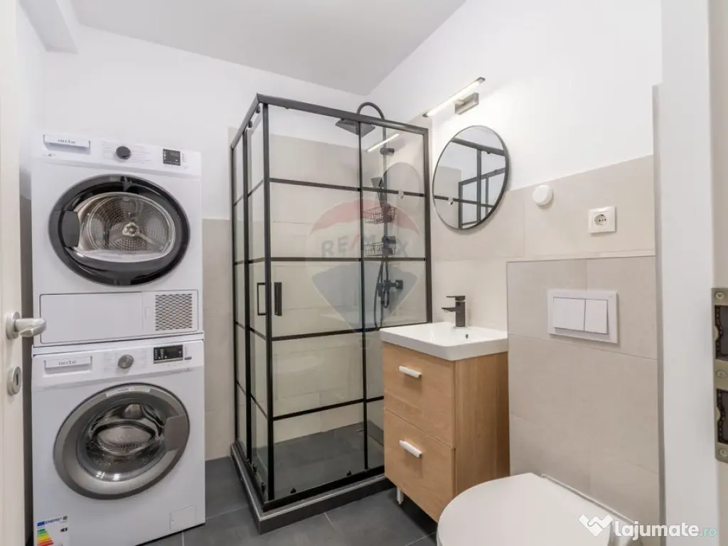 De închiriat – Apartament cu 3 camere, boxă și parca... 