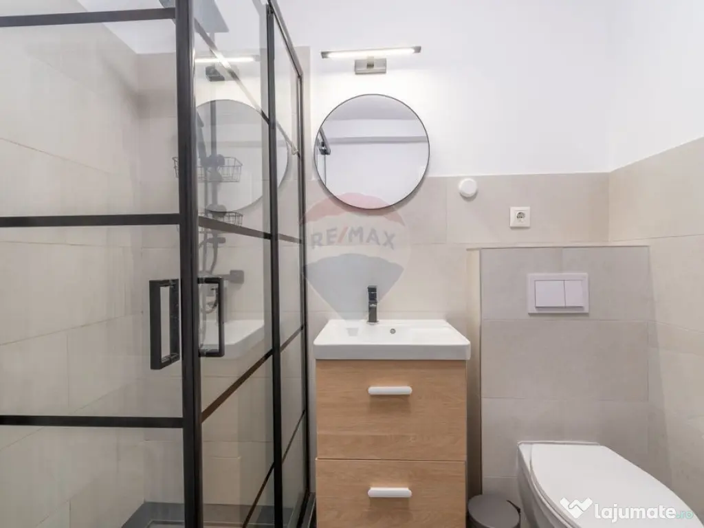 De închiriat – Apartament cu 3 camere, boxă și parca... 