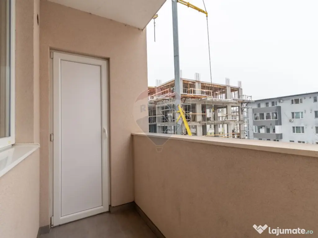 De închiriat – Apartament cu 3 camere, boxă și parca... 