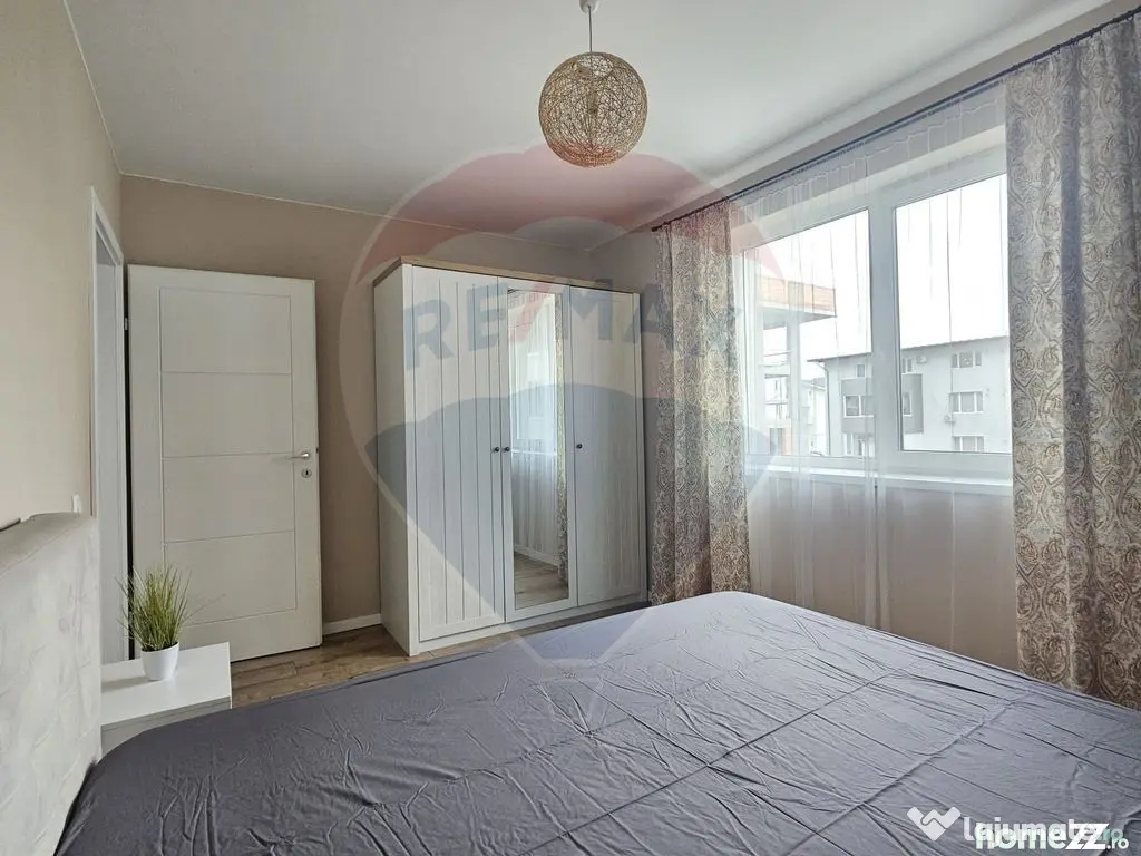 De închiriat – Apartament cu 3 camere, boxă și parca... 