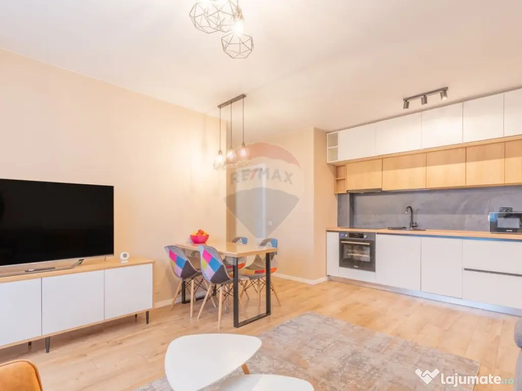 De închiriat – Apartament cu 3 camere, boxă și parca... 