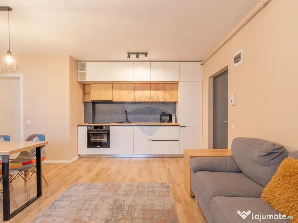 De închiriat – Apartament cu 3 camere, boxă și parca... 