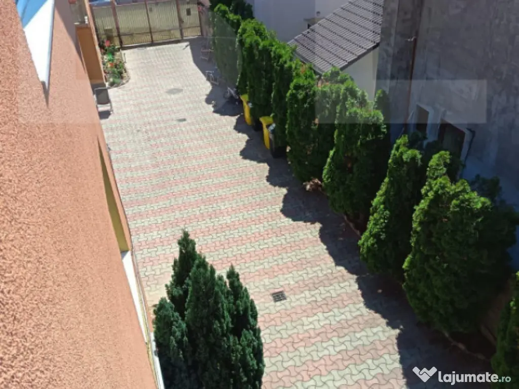 Vand apartament in cartier de case