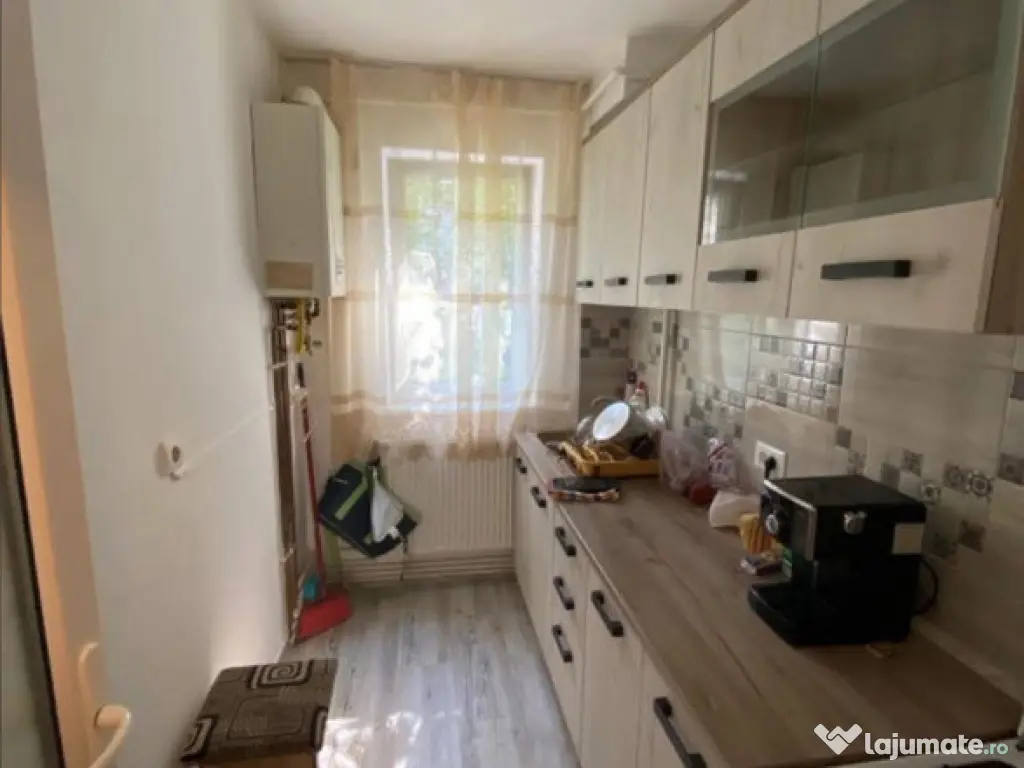 Apartament 2 camere, semidecomandat - zona Grivitei
