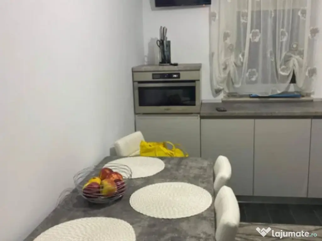 Apartamment 2 camere, decomandat - zona Tractorul