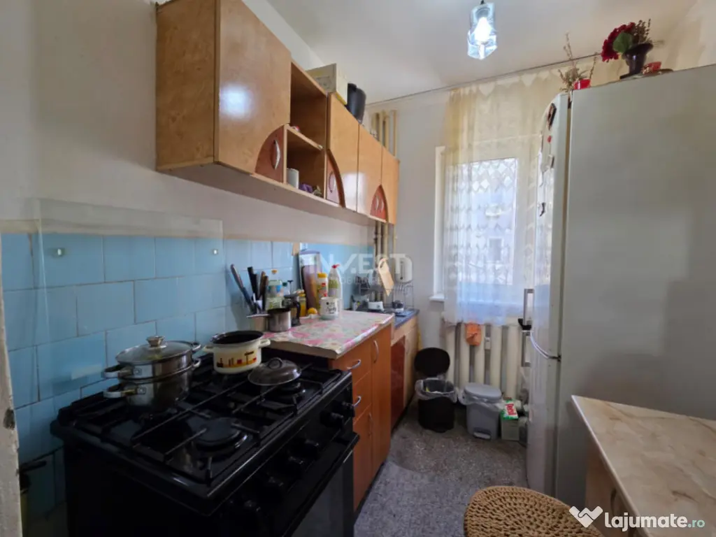 DE VANZARE-APARTAMENT 3 CAMERE-DACIA 