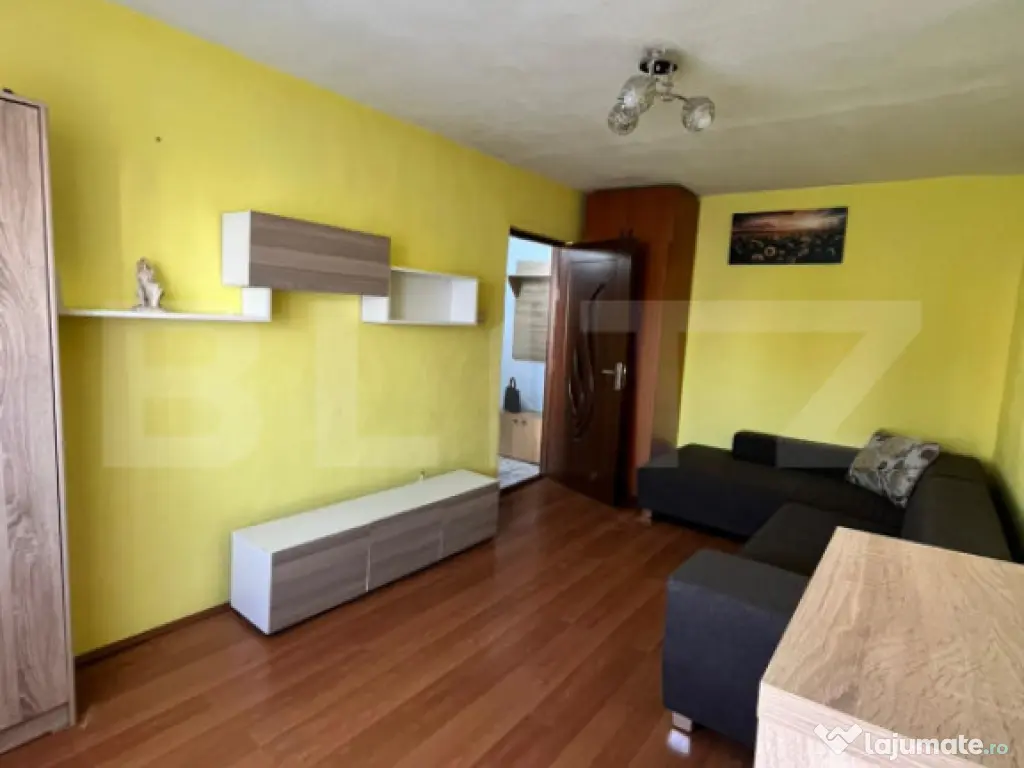 Apartament 2 camere, decomandat, etaj 2, zona Stefan Cel Mar