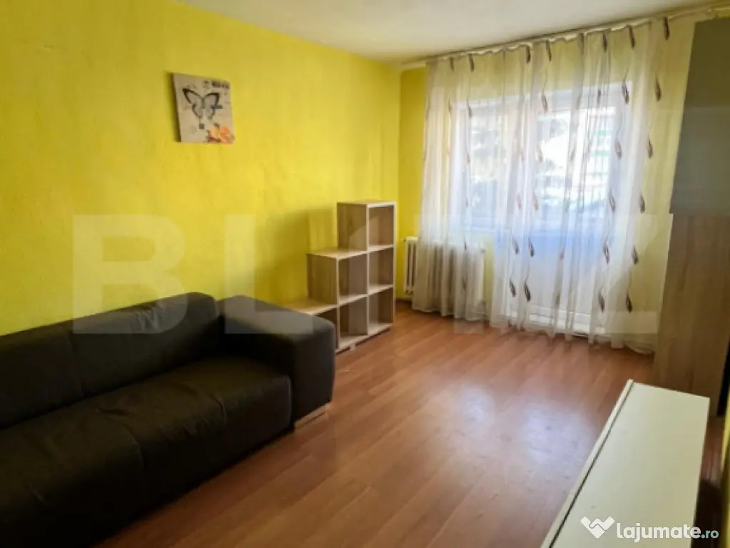 Apartament 2 camere, decomandat, etaj 2, zona Stefan Cel Mar