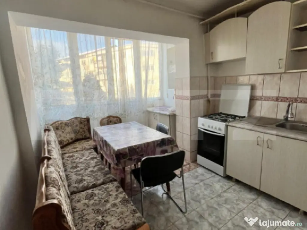 Apartament 2 camere, decomandat, etaj 2, zona Stefan Cel Mar